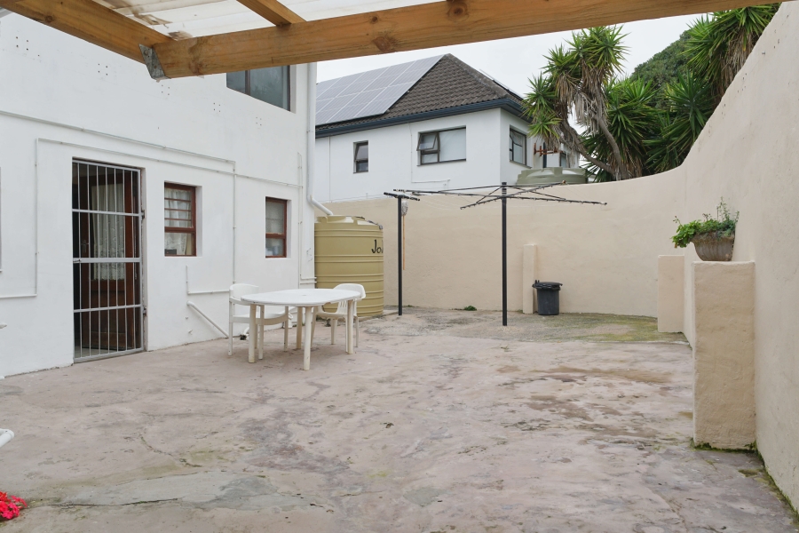 6 Bedroom Property for Sale in Cove Rock Eastern Cape